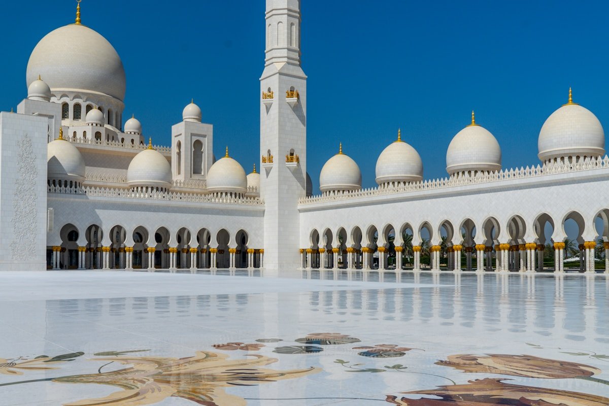 What to wear on a Dubai and Abu Dhabi city tour